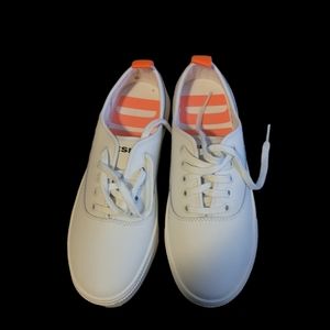 White sneakers everyday wear